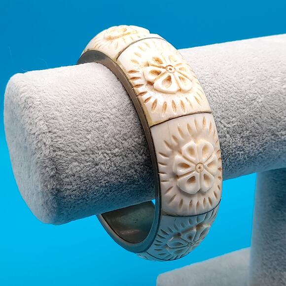 Vintage Carved Celluloid Wide Bangle Bracelet, Brass Inside, 8 Inches - Picture 8 of 10